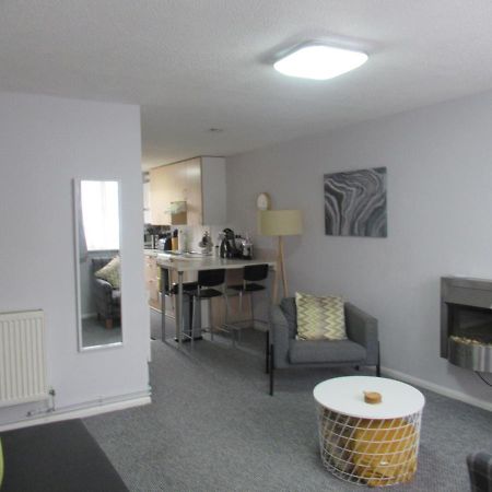 Bradley Stoke Self Contained Ground Floor Apartment 布里斯托 外观 照片